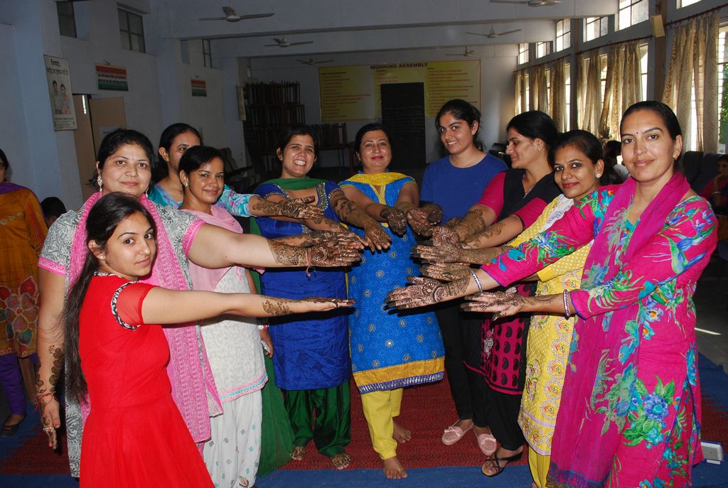 PRIYANKA'S MEHANDI ART & ACADEMY 